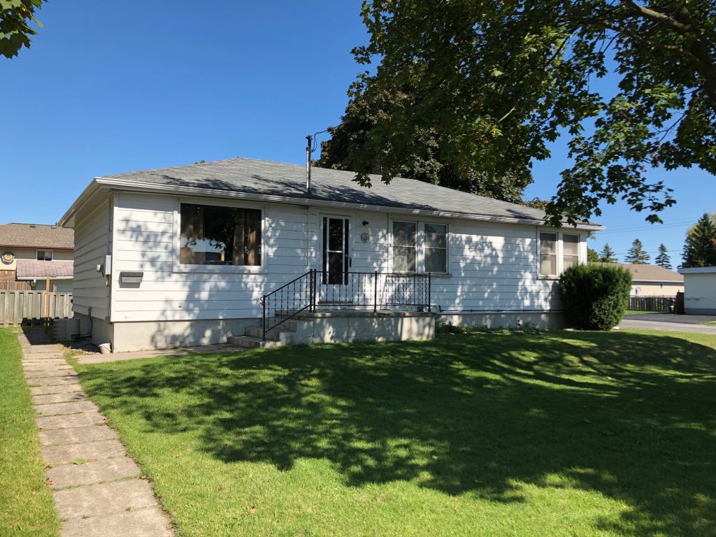 3+1 bedroom house for sale. 178 College St West, Belleville, On