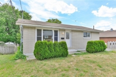 2+2 Bedroom bungalow with 1.5 baths