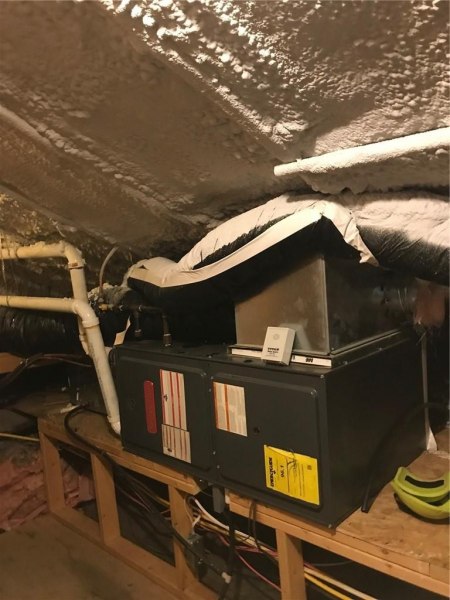 H0-Efficienct Gas Furnace in Attic Space.