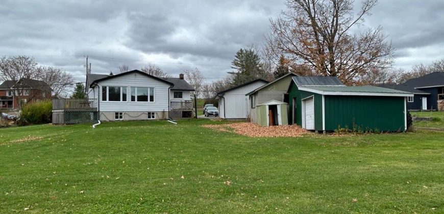 4 bedroom 3 bathroom home for sale. 362 Grills Road, Quinte West, On. $469,000