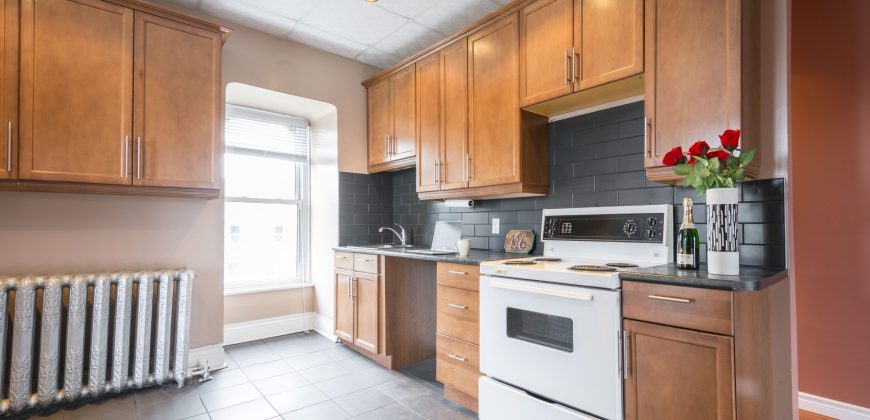 2 bedroom + den Apartment for rent. 116 King St #5, Quinte West, On. $1,890+ hydro and water