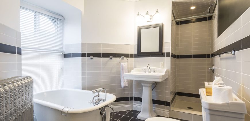 2 bedroom + den Apartment for rent. 116 King St #5, Quinte West, On. $1,890+ hydro and water