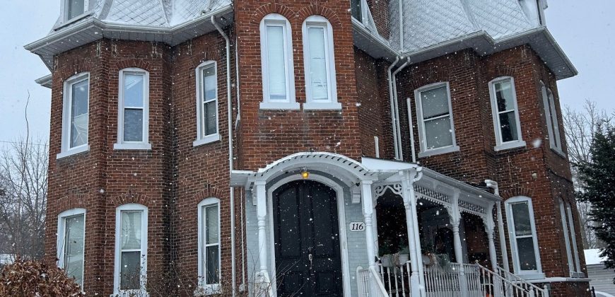 2 bedroom 1 bathroom apt for rent. 116 King St, Quinte West, On. $2,090+ hydro and water