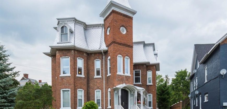 1 bedroom 1 bathroom apt for rent. 116 King Street Unit #3, Quinte West. $1750.00 + hydro and water