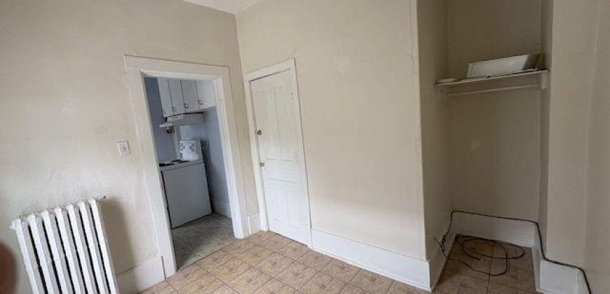 1 bedroom 1 bathroom apt for rent. 116 King Street Unit #3, Quinte West. $1750.00 + hydro and water