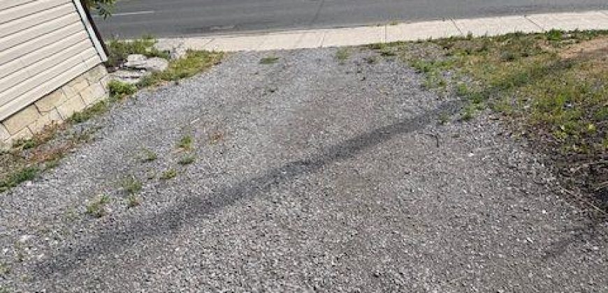 2 bedroom apt for rent. 198 Dundas Street E, Quinte West. $1650+hydro and water