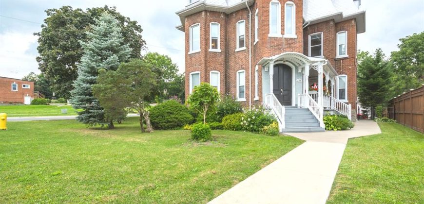 1 bedroom 1 bathroom apt for rent. 116 King Street Unit #3, Quinte West. $1,750+ hydro and water