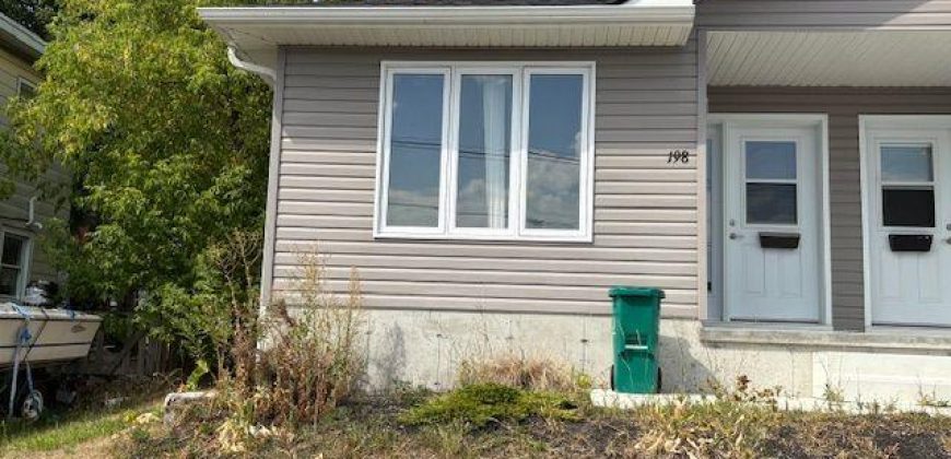 2 bedroom apt for rent. 198 Dundas Street E, Quinte West. $1650+hydro and water