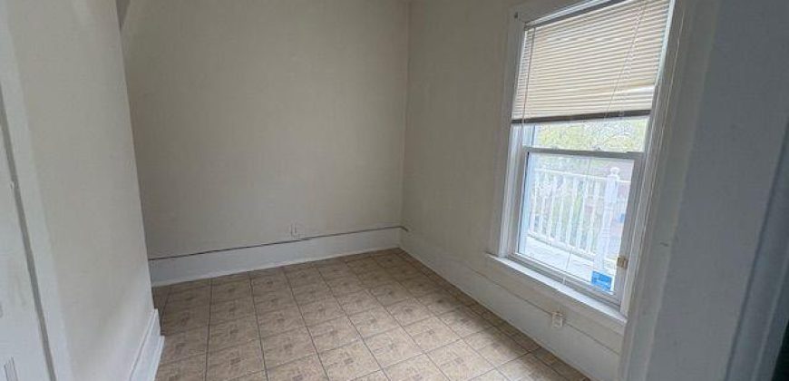 1 bedroom 1 bathroom apt for rent. 116 King Street Unit #3, Quinte West. $1,750+ hydro and water