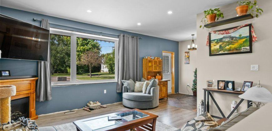 4 bedroom 2 bathroom house for sale. 108 Dundas St, Deseronto, On. $599,900