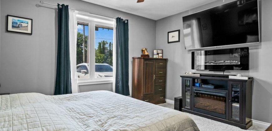 4 bedroom 2 bathroom house for sale. 108 Dundas St, Deseronto, On. $599,900