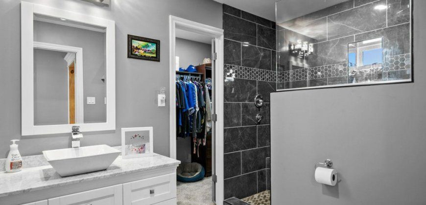 4 bedroom 2 bathroom house for sale. 108 Dundas St, Deseronto, On. $599,900