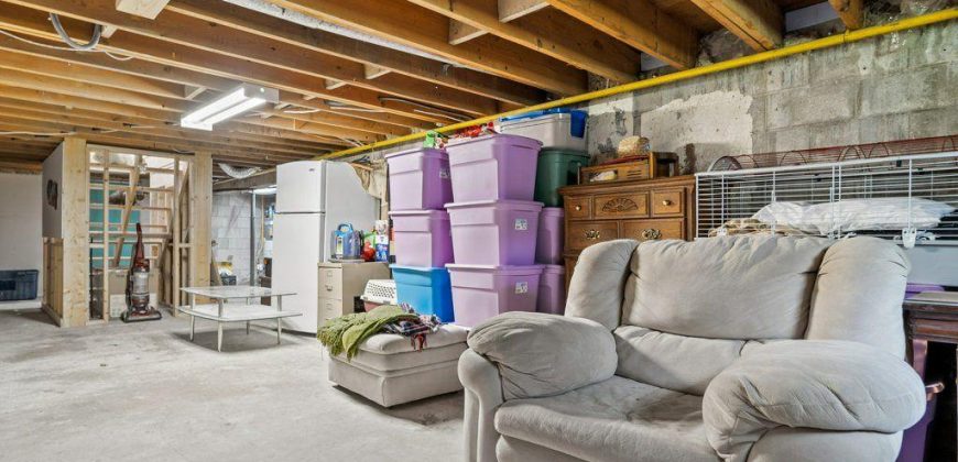 4 bedroom 2 bathroom house for sale. 108 Dundas St, Deseronto, On. $599,900