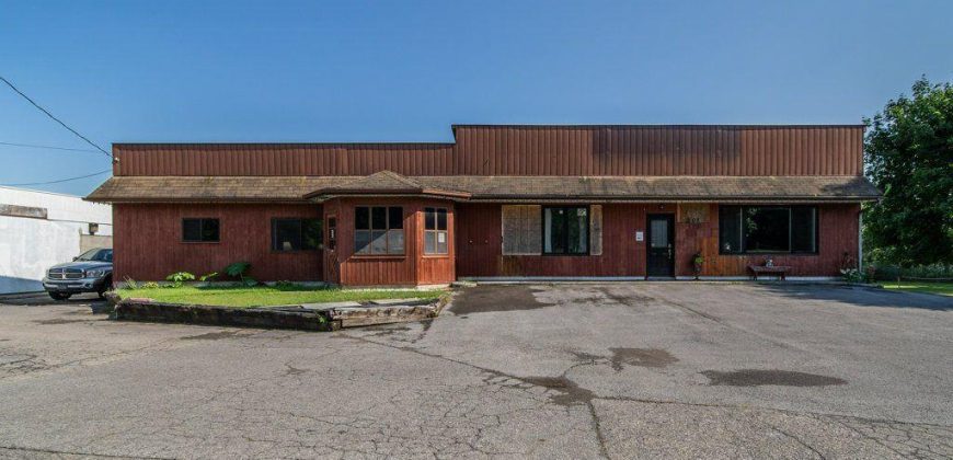 4 bedroom 2 bathroom house for sale. 108 Dundas St, Deseronto, On. $599,900