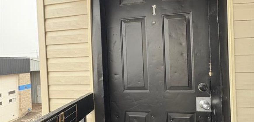 2 bedroom 1 bathroom apt for rent. 284 Front St, Unit #1, Quinte West. On. $1395 plus hydro