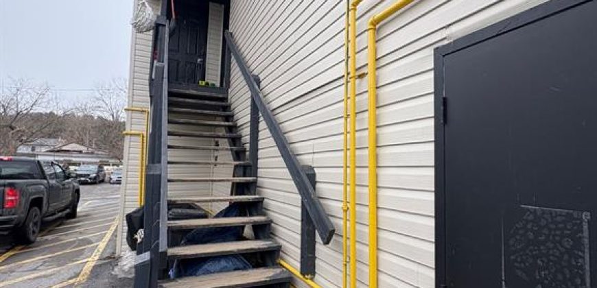 2 bedroom 1 bathroom apt for rent. 284 Front St, Unit #1, Quinte West. On. $1395 plus hydro