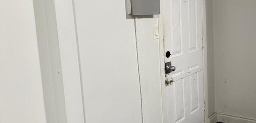 2 bedroom 1 bathroom apt for rent. 284 Front St, Unit #1, Quinte West. On. $1395 plus hydro