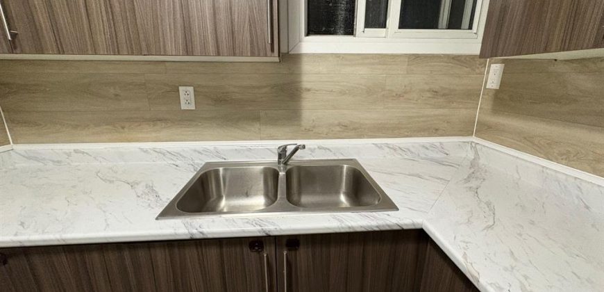 2 bedroom 1 bathroom apt for rent. 284 Front St, Unit #1, Quinte West. On. $1395 plus hydro