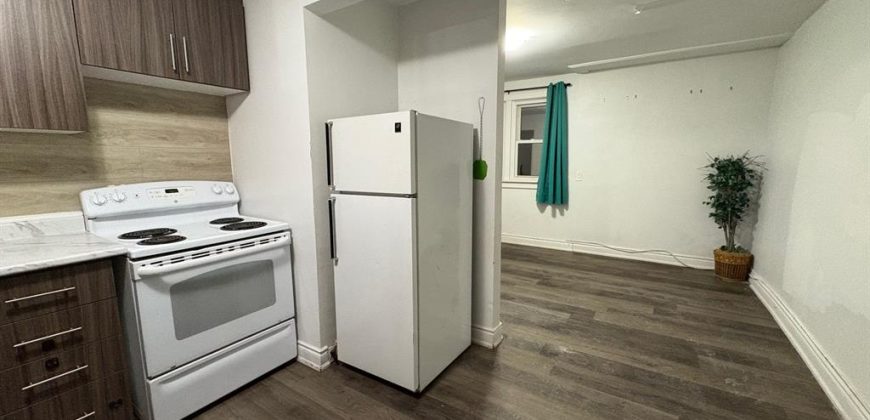 2 bedroom 1 bathroom apt for rent. 284 Front St, Unit #1, Quinte West. On. $1395 plus hydro