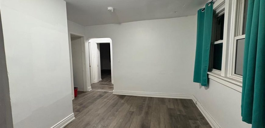 2 bedroom 1 bathroom apt for rent. 284 Front St, Unit #1, Quinte West. On. $1395 plus hydro