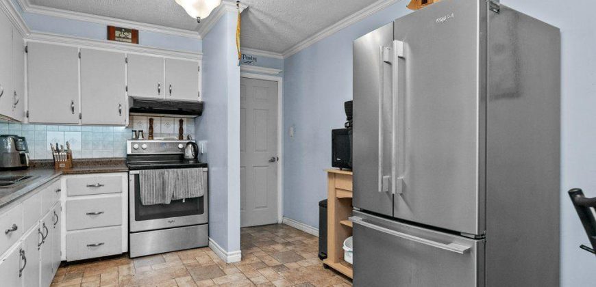 4 bedroom 2 bathroom house for sale. 108 Dundas St, Deseronto, On. $599,900