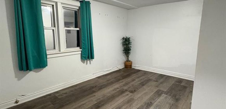 2 bedroom 1 bathroom apt for rent. 284 Front St, Unit #1, Quinte West. On. $1395 plus hydro