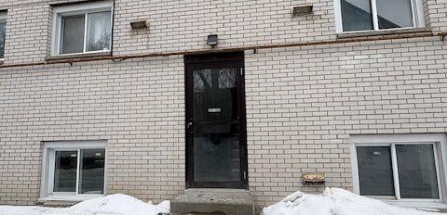 2 bedroom 1 bathroom apt for rent. 172 Queen St, Unit #5, Quinte West, On. $1925 plus hydro