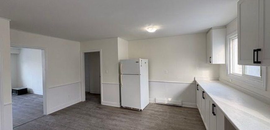 2 bedroom 1 bathroom apt for rent. 172 Queen St, Unit #5, Quinte West, On. $1925 plus hydro