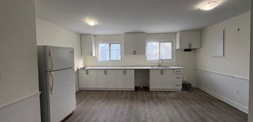 2 bedroom 1 bathroom apt for rent. 172 Queen St, Unit #5, Quinte West, On. $1925 plus hydro