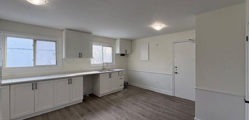 2 bedroom 1 bathroom apt for rent. 172 Queen St, Unit #5, Quinte West, On. $1925 plus hydro