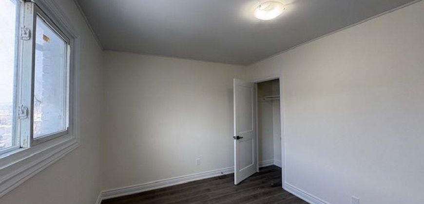 2 bedroom 1 bathroom apt for rent. 172 Queen St, Unit #5, Quinte West, On. $1925 plus hydro