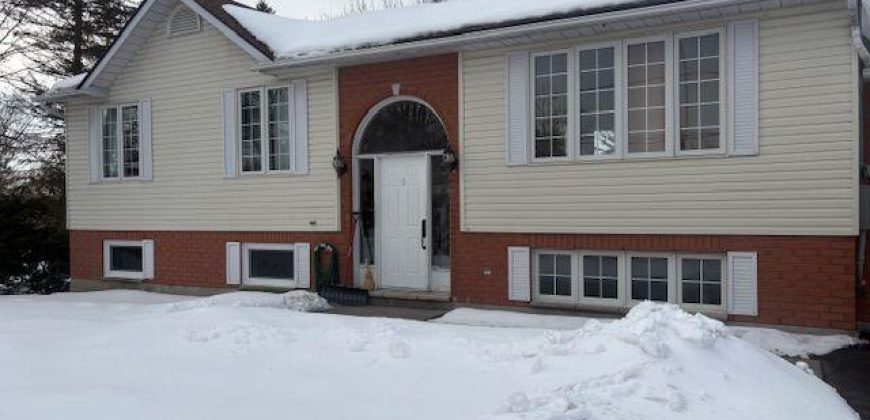 1 bedroom 1 bathroom apt for rent. 57 Salisbury Road, Prince Edward County, On. $1,500 all incl.