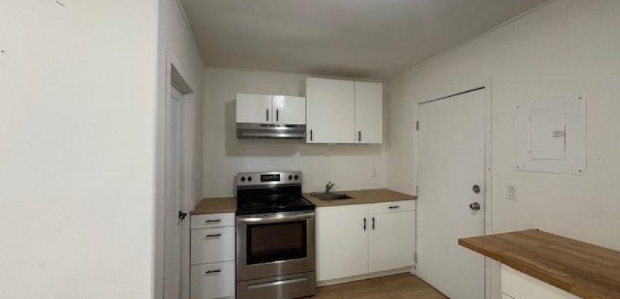 1 bedroom 1 bathroom apt for rent. 27 Dundas St E, Unit #1, Quinte West, On. $1,325 all incl.