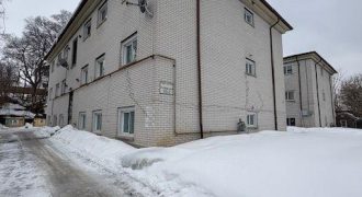 2 bedroom 1 bathroom apt for rent. 172 Queen St, Unit #5, Quinte West, On. $1925 plus hydro