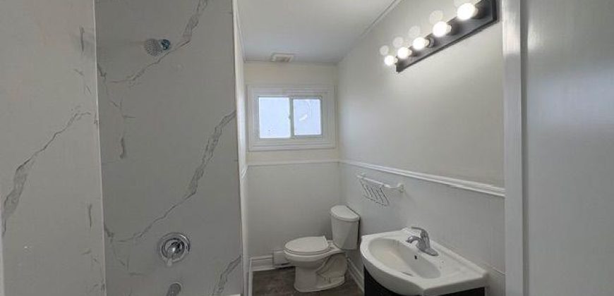 2 bedroom 1 bathroom apt for rent. 172 Queen St, Unit #5, Quinte West, On. $1925 plus hydro