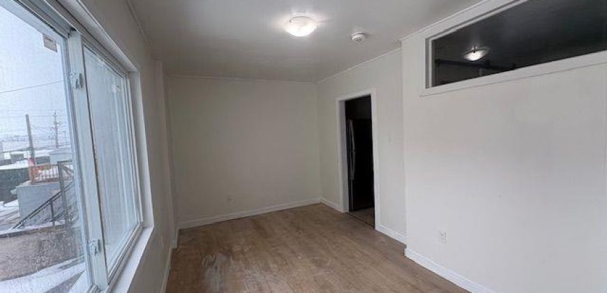 1 bedroom 1 bathroom apt for rent. 27 Dundas St E, Unit #3, Quinte West, On. $1,350 all incl.