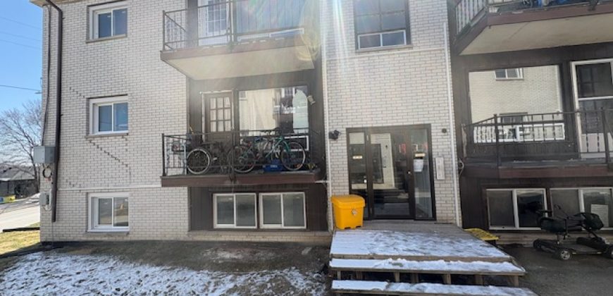 2 bedroom 1 bathroom apt for rent. 172 Queen St, Unit #5, Quinte West, On. $1845 plus hydro