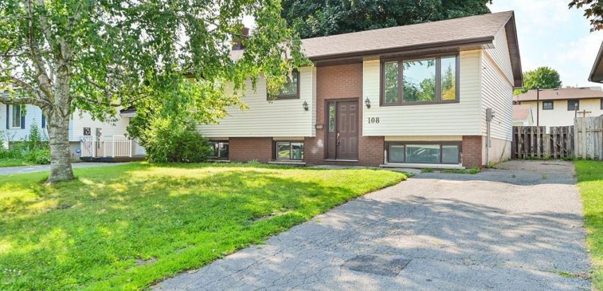 5 bedroom 2 bathroom house for sale. 108 Nicholas St, Quinte West, On. $469,000