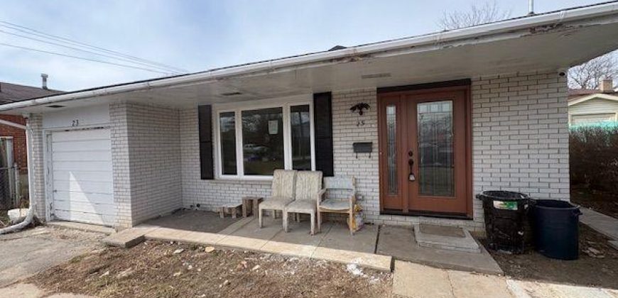 3 bedroom 2 bathroom apt for rent. 23 Robertson Lane, Belleville, On. $2450 per month plus 65% of utilities