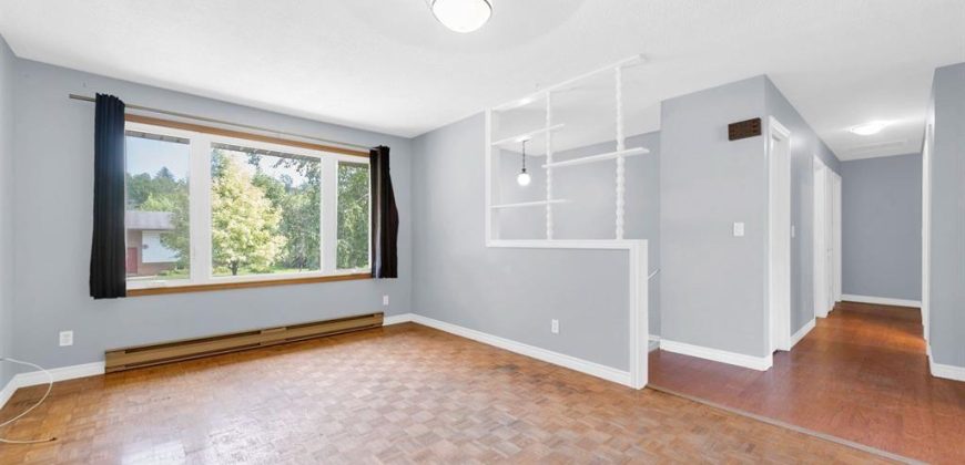 5 bedroom 2 bathroom house for sale. 108 Nicholas St, Quinte West, On. $469,000