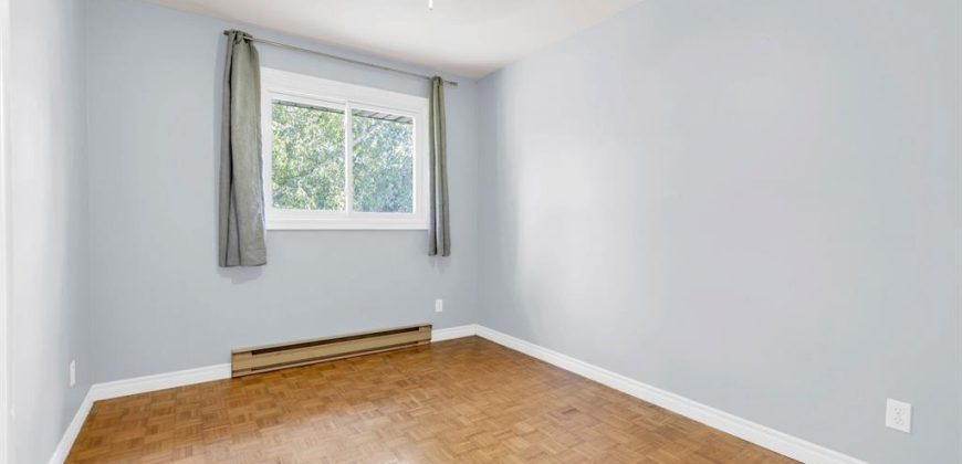 5 bedroom 2 bathroom house for sale. 108 Nicholas St, Quinte West, On. $469,000