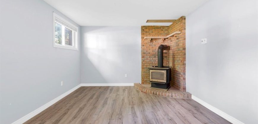 5 bedroom 2 bathroom house for sale. 108 Nicholas St, Quinte West, On. $469,000