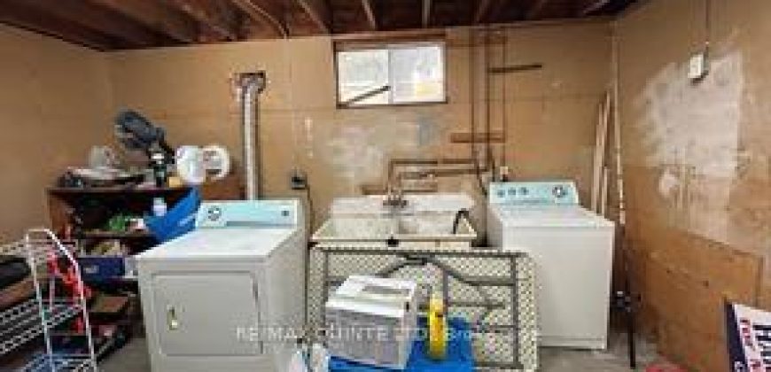 5 bedroom 2 bathroom house for sale. 108 Nicholas St, Quinte West, On. $469,000