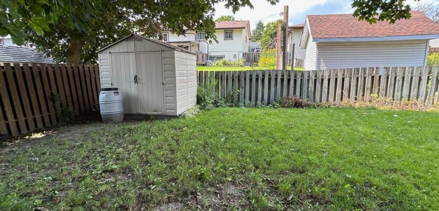 5 bedroom 2 bathroom house for sale. 108 Nicholas St, Quinte West, On. $469,000