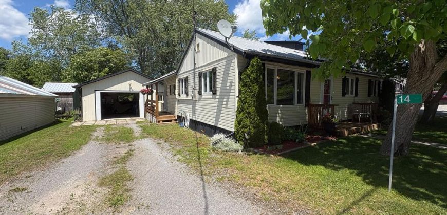 2 bedroom 1 bathroom home for sale. 14 Bay Avenue, Prince Edward County, On. $569,000