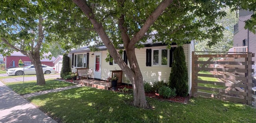 2 bedroom 1 bathroom home for sale. 14 Bay Avenue, Prince Edward County, On. $569,000